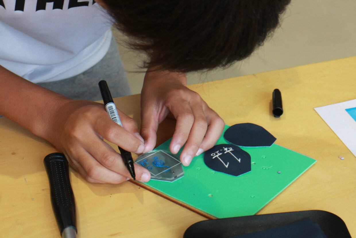 穴をあける